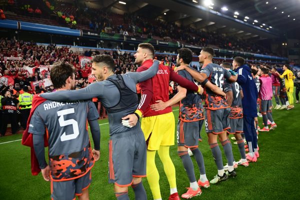 «Είσαι στο μυαλό…» – Παίκτες και κόσμος του Ολυμπιακού έγιναν ένα