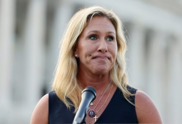 Μάρτζορι Τέιλορ Γκριν: Η «ιέρεια» της τραμπικής ακροδεξιάς σε… νευρική κρίση