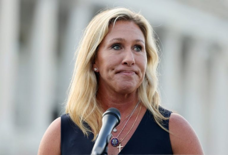 Μάρτζορι Τέιλορ Γκριν: Η «ιέρεια» της τραμπικής ακροδεξιάς σε… νευρική κρίση