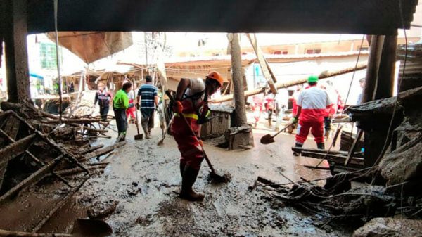 Ιράν: Καταστροφικές πλημμύρες σάρωσαν την πόλη Μασχάντ