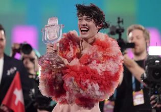 Eurovision 2024: Το Nemo επέστρεψε στην Ελβετία με υποδοχή ήρωα