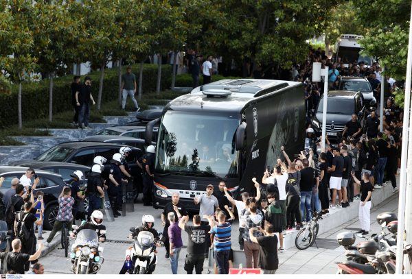 Συνελήφθη ένα άτομο με σπαθί πριν το ματς Άρης – ΠΑΟΚ στο κέντρο της Θεσσαλονίκης