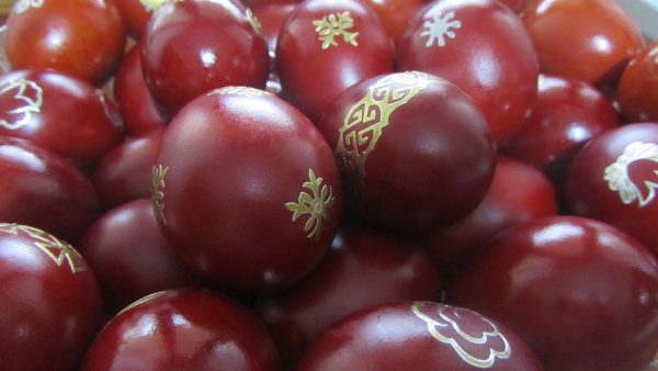 Γιατί βάφουμε κόκκινα τα αυγά το Πάσχα