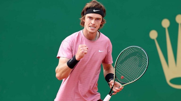 Από το κορτ, στο νοσοκομείο ο Ρούμπλεφ