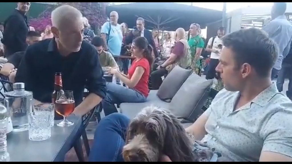 Τα είπαν σε καφετέρια Μώραλης και Κασσελάκης