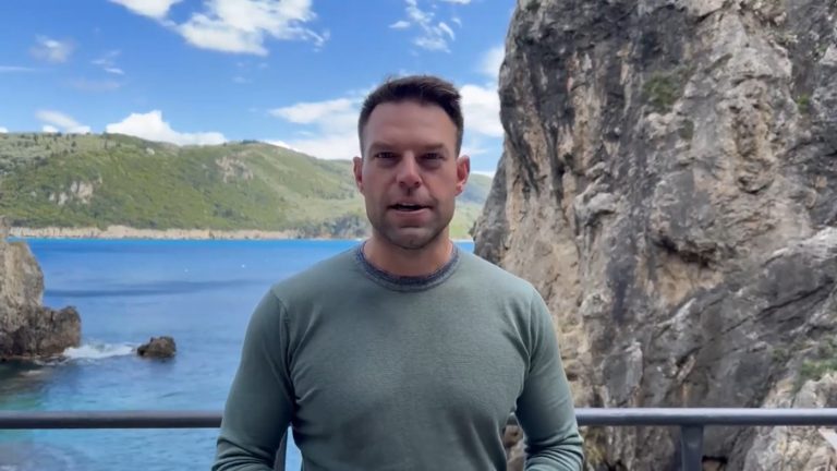 Μήνυμα Κασσελάκη για το Πάσχα: Να αλλάξουμε από το σκοτάδι της ατιμωρησίας στο φως της ελπίδας