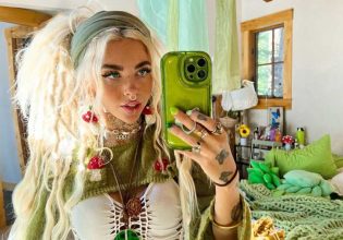 Ποια είναι η Shanin Blake που έχει γίνει viral επειδή αγαπάει τους εξωγήινους και τις θεωρίες συνωμοσίας;