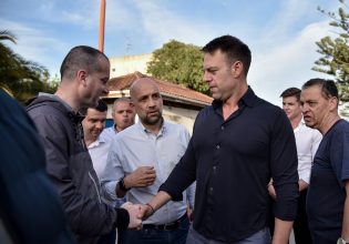 Κασσελάκης σε ΝΔ: Οσα χέρια κι αν φιλήσουν, η συνενοχή φαίνεται στο βλέμμα τους