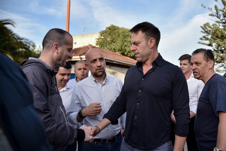 Κασσελάκης σε ΝΔ: Οσα χέρια κι αν φιλήσουν, η συνενοχή φαίνεται στο βλέμμα τους