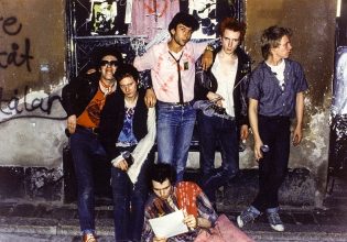 Σαν σήμερα κυκλοφόρησε το «God Save the Queen» – Πώς οι Sex Pistols δίδαξαν πανκ τον λαό