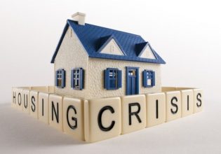 Πώς η στεγαστική κρίση της ΕΕ ενδυναμώνει την ακροδεξιά