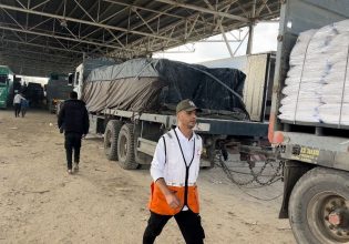 Αίγυπτος: Από τη Ράφα μέσω Κερέμ Σαλόμ η ανθρωπιστική βοήθεια στην Γάζα