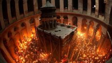 Άγιο Φως: Στα Ιεροσόλυμα η ελληνική αντιπροσωπεία – Το απόγευμα η άφιξη στο «Ελ. Βενιζέλος»