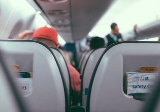 Γιατί να αποφύγετε τον καφέ στην πτήση – Οι 3 παράγοντες που αλλοιώνουν τη γεύση του