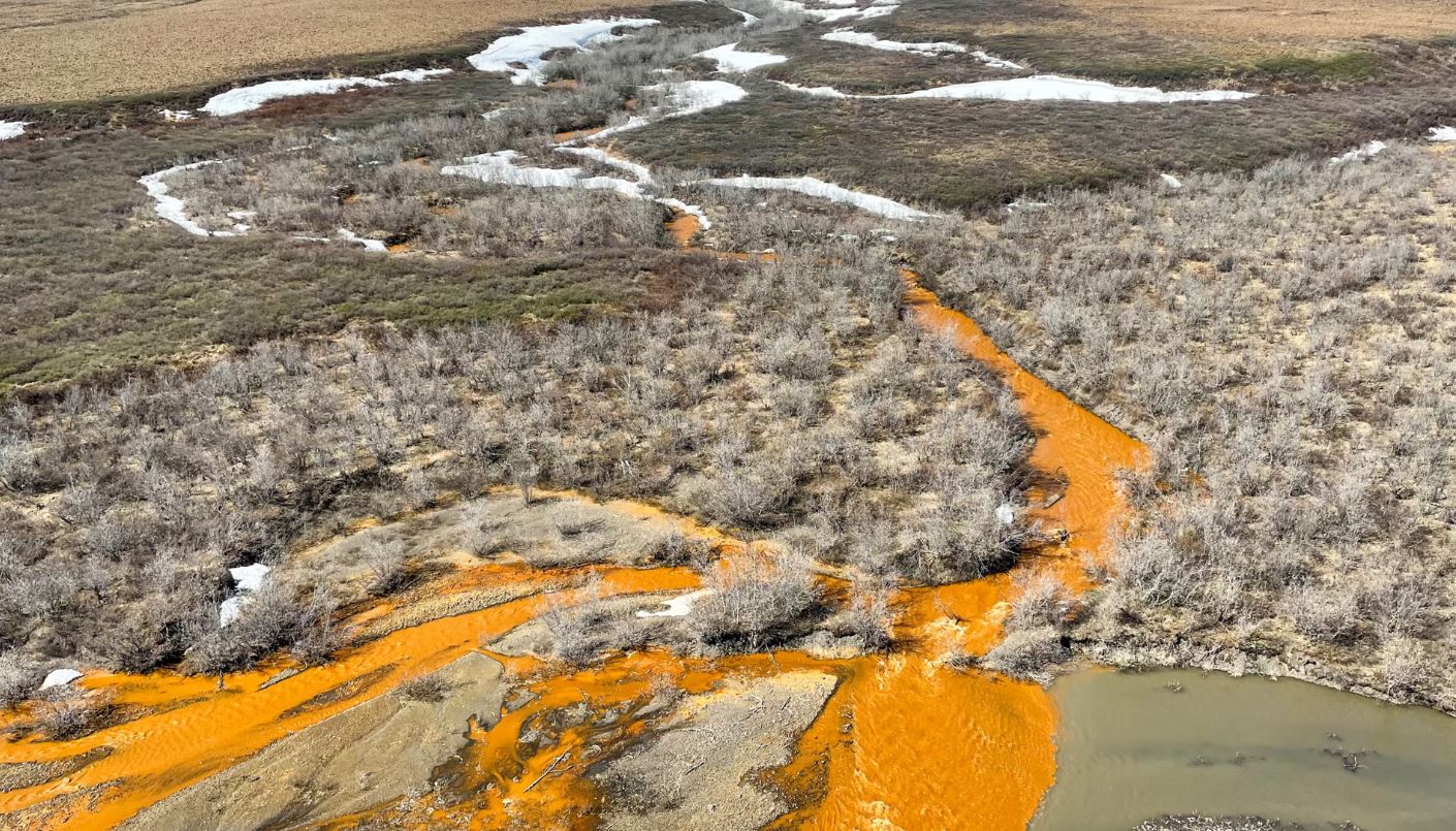 Αλάσκα: Τα ποτάμια γίνονται πορτοκαλί και φαίνονται από το Διάστημα
