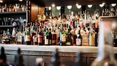 Προσεκτικό μάρκετινγκ για αλκοολούχα ποτά σε συνεργασία με το υπουργείο Υγείας