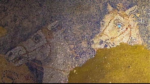 Ο Μητσοτάκης καβάλα στον Βουκεφάλα κάνει περιοδεία, η ακρίβεια δεν είναι όμως παροδική και ο λαός έχει εξοργιστεί