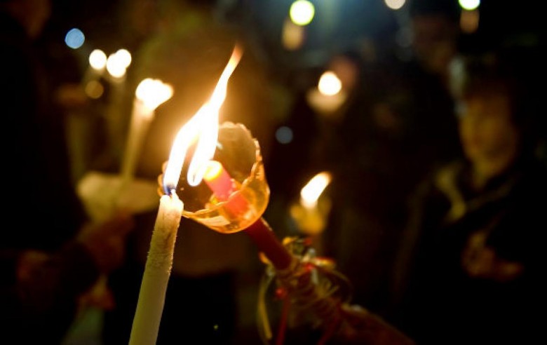 Πυροσβεστική: «Οι λαμπάδες και τα κεριά απαιτούν προσοχή»