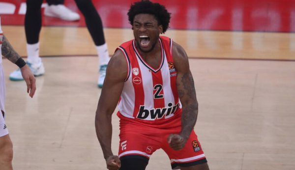 «Έκοψε» τον Ράιτ από την Basket League ο Μπαρτζώκας