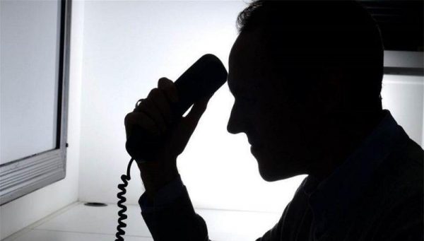 Υποσχόταν με το αζημίωτο άδειες οπλοφορίας, θέσεις εργασίας, οικόπεδα και αυτοκίνητα – Είχε όπλα και σπαθιά