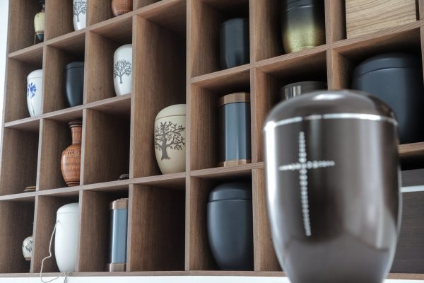 Ευρώπη: Οι επενδυτές… του θανάτου – «Μαγνήτης» χρημάτων η γήρανση του πληθυσμού