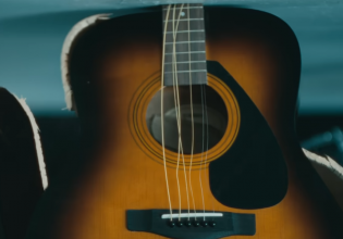 Apple: Ζητά συγγνώμη για την «καταστροφή» μουσικών οργάνων