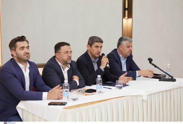 Αυγενάκης: Μεγάλο στοίχημα η ώθηση του αγροτικού κόσμου προς το επιχειρείν