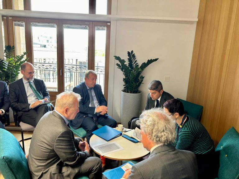 ΥπΑΑΤ: Συνάντηση Βοϊτσεχόφσκι – Αυγενάκη για την εξυγίανση του ΟΠΕΚΕΠΕ – Τι ειπώθηκε