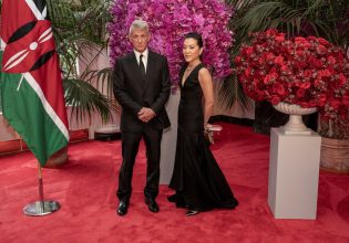 Τι δουλειά έχουν ο Σον Πεν και οι άλλοι 500 καλεσμένοι στο δείπνο του Μπάιντεν;