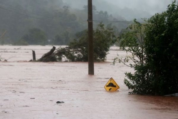 Βραζιλία: Τουλάχιστον 78 νεκροί και 105 αγνοούμενοι από τις πλημμύρες – Το μόνο που ακούγαμε ήταν «βοήθεια»