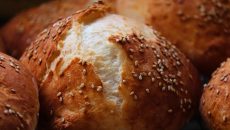Η επιστήμη θέλει να σας κάνει να τρώτε το λευκό ψωμί δίχως τύψεις