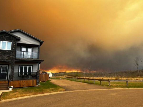 Καναδάς: Η βροχή φρενάρει την πορεία πυρκαγιάς προς πετρελαιοπαραγωγική πόλη