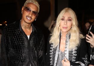 Σερ: Αποκαλύπτει γιατί προτιμά τους νεότερους άνδρες