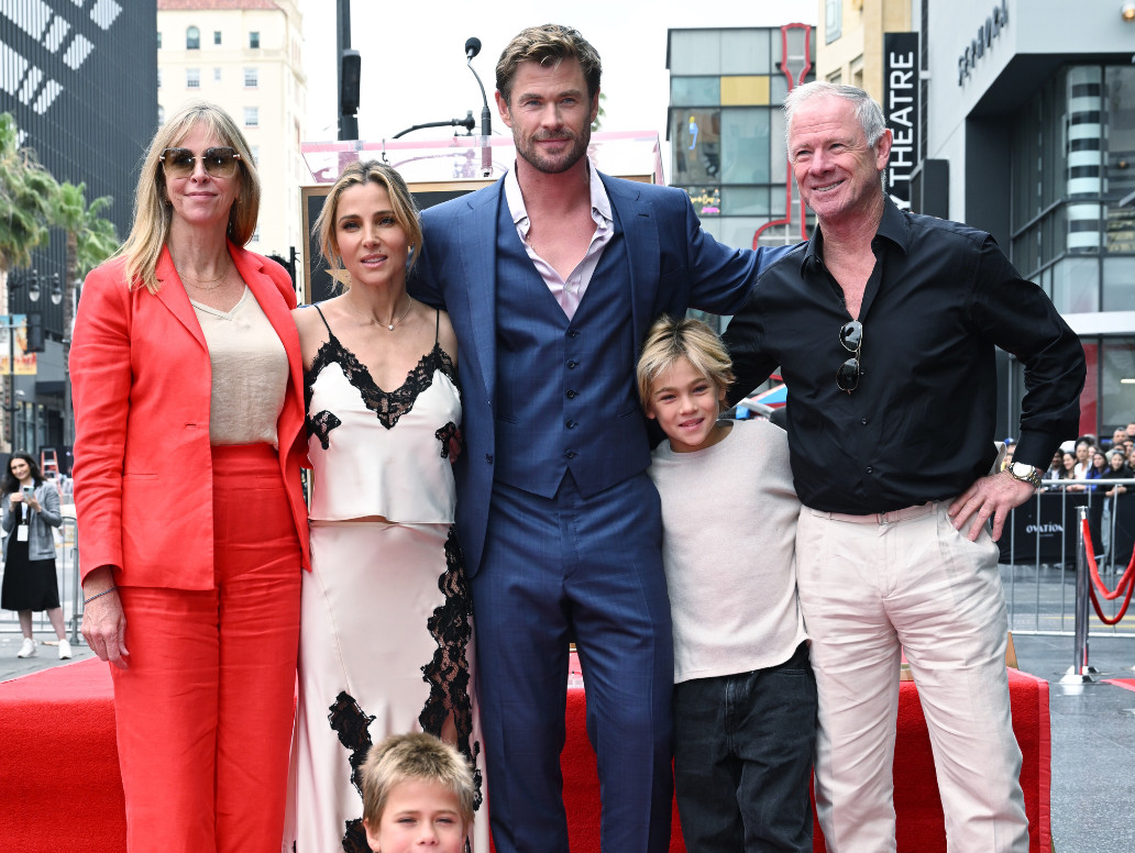 O Chris Hemsworth έχει πλέον το δικό του αστέρι στη Λεωφόρο της Δόξας – H λαμπερή του οικογένεια στη βράβευση