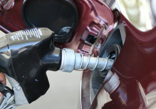 Καύσιμα: Το νέο σύστημα τιμολόγησης εκπομπών βάζει «φωτιά» στην τιμή της βενζίνης