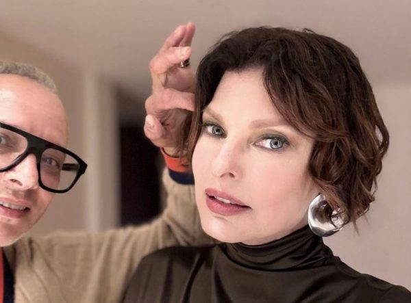 Λίντα Εβαντζελίστα – Εμφανίστηκε ξανά στο Met Gala οκτώ χρόνια μετά την αποτυχημένη πλαστική