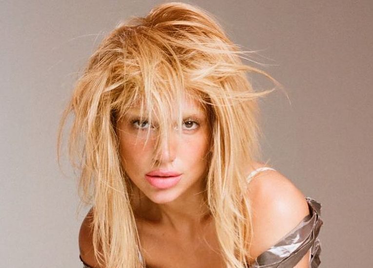 Το beauty look της Dua Lipa που μας άφησε με το στόμα ανοιχτό