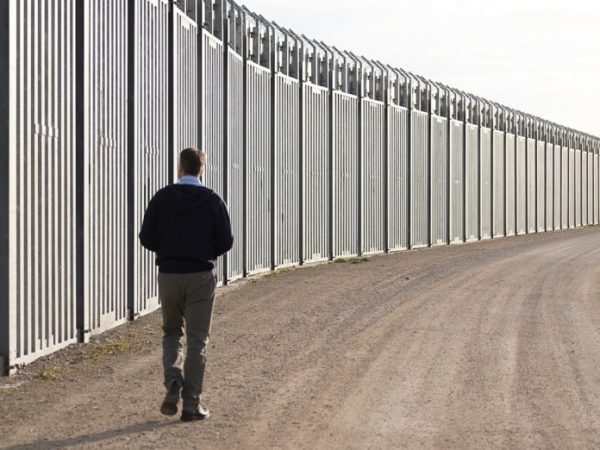 Με φράχτη και Μακεδονικό πάει να κερδίσει τον (ακρο)δεξιό, στην κεντροαριστερά χωρίς καλά ποσοστά όλα είναι ανοιχτά