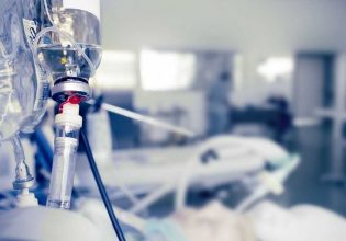 Θεσσαλονίκη: Στο νοσοκομείο δίχρονο κοριτσάκι – Λαμπάδιασε μετά από ανάφλεξη ενώ ο πατέρας του έβαζε βενζίνη