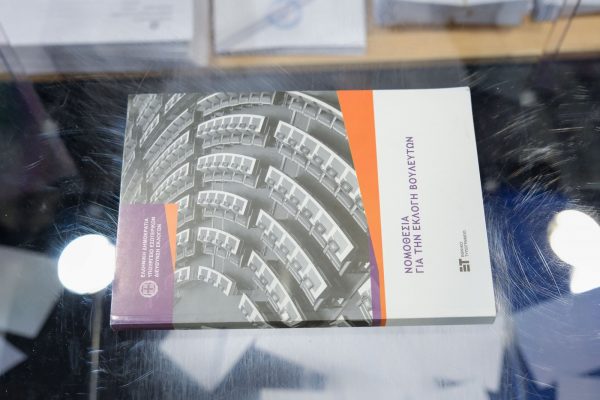 Δημοσκοπήσεις: Τελευταία μέτρα πριν τις ευρωεκλογές με φαβορί, αουτσάιντερ και θρίλερ για την τέταρτη θέση