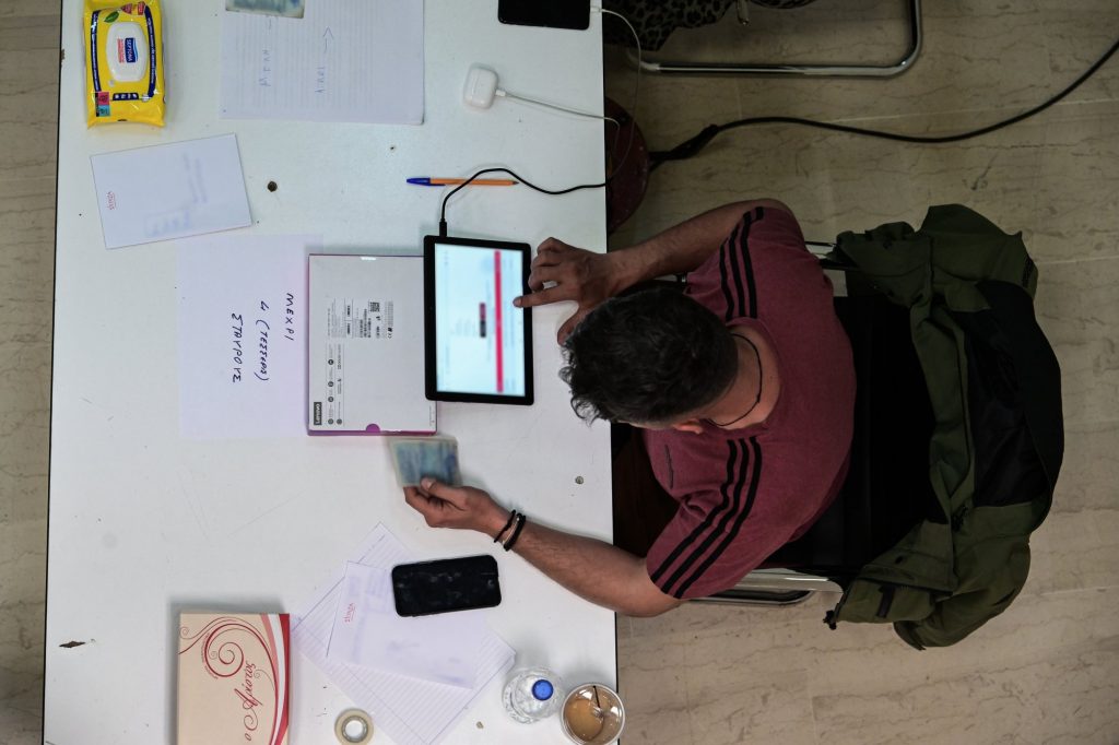 Η πολιτική τοποθέτηση των Ελλήνων: Κερδίζει έδαφος η σοσιαλδημοκρατία, υποχωρούν οικολογία και εθνικισμός