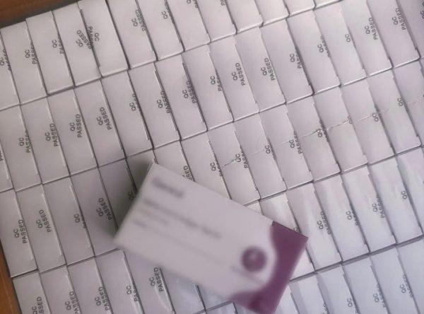 Χειροπέδες σε δύο άτομα που διακινούσαν ιατρικές μάσκες και self tests επικίνδυνα για τη δημόσια υγεία