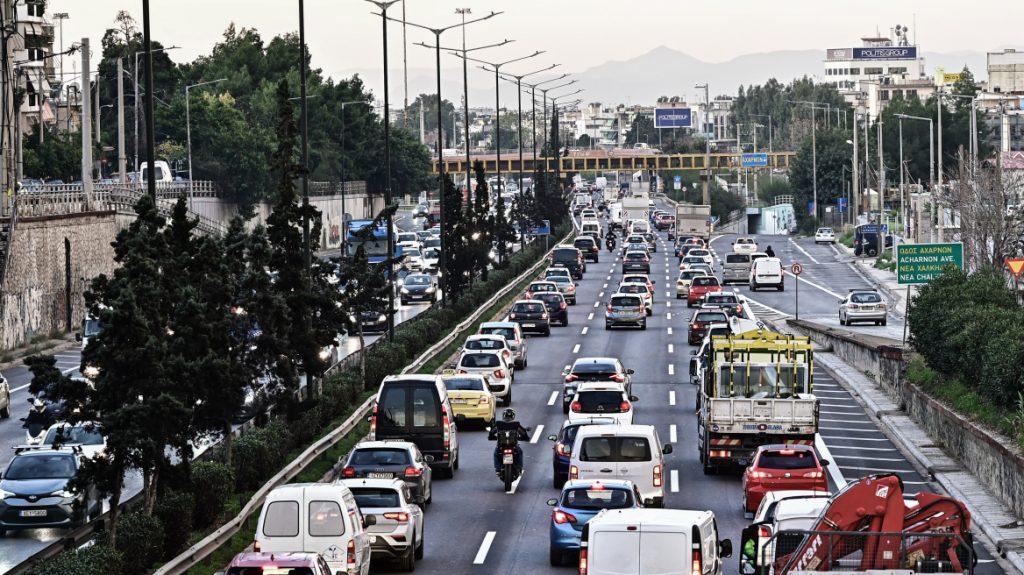 Κίνηση στους δρόμους – Πού σημειώνονται καθυστερήσεις