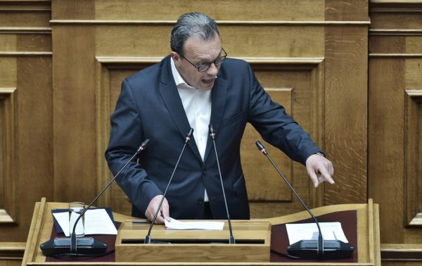 Φάμελλος κατά Μητσοτάκη  – «Ο μήνας δεν βγαίνει, η κυβέρνηση κρύβεται εδώ και τρία χρόνια για την ακρίβεια»