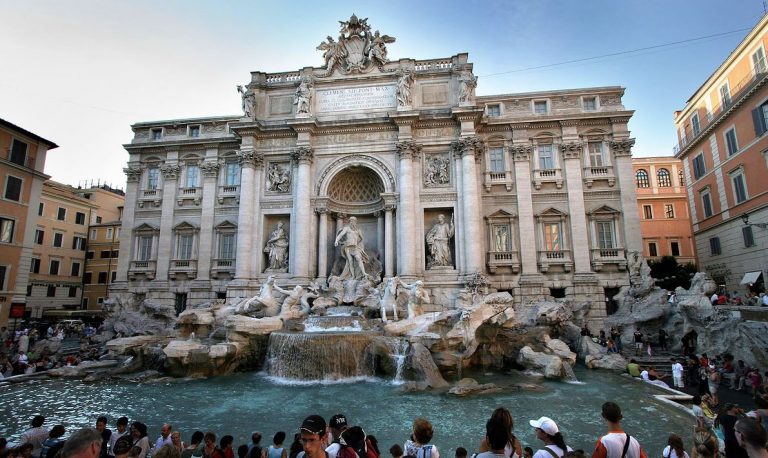 Η συγκινητική ιστορία για το τι συμβαίνει με τα κέρματα που πέφτουν στη Φοντάνα ντι Τρέβι