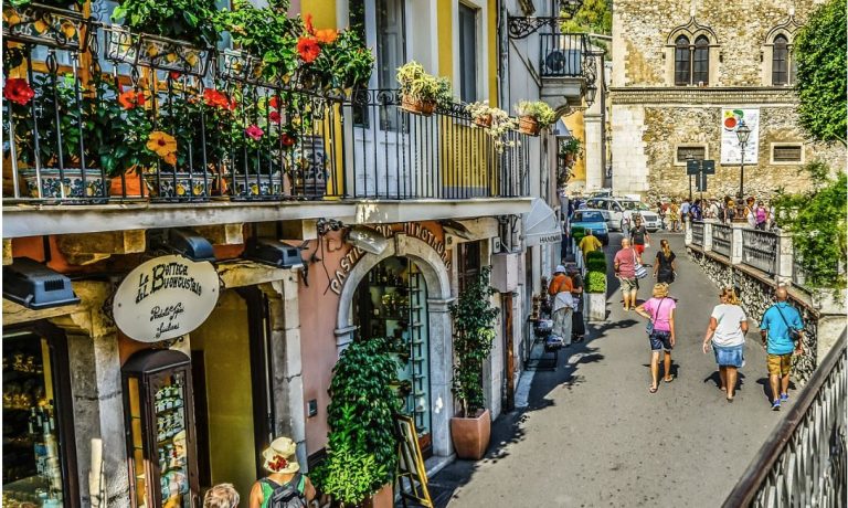 «Έχετε τον νου σας»: Οι τουριστικές πόλεις της Ευρώπης με τους περισσότερους πορτοφολάδες