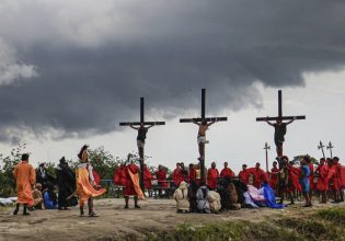 Φιλιππίνες: Αναπαριστούν τη Σταύρωση του Χριστού παρά την αντίρρηση της Καθολικής Εκκλησίας