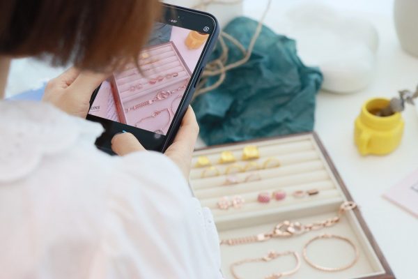 Γιατί ο πλούτος και η πολυτέλεια μπλοκάρονται από τα κινεζικά social media;