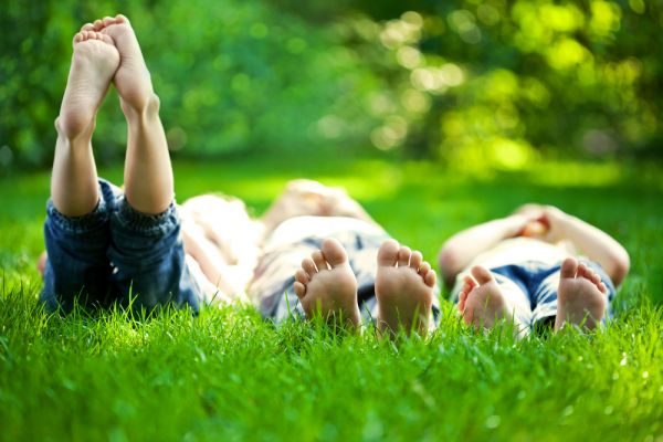 Τρεις τρόποι για να ενθαρρύνετε τα παιδιά σας να αγαπήσουν τη φύση 