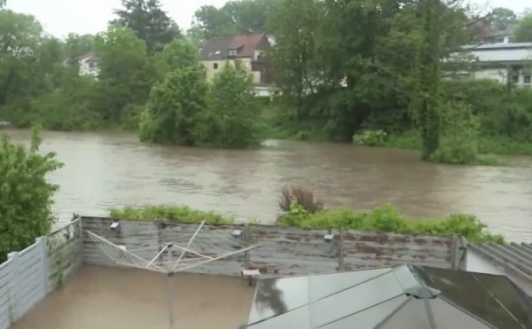 Γερμανία: Καταστροφικές πλημμύρες - Εκατοντάδες άνθρωποι απομακρύνθηκαν από τα σπίτια τους